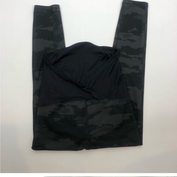 Isabel maternity by Ingrid and Isabel black camo leggings - Picture 1 of 3